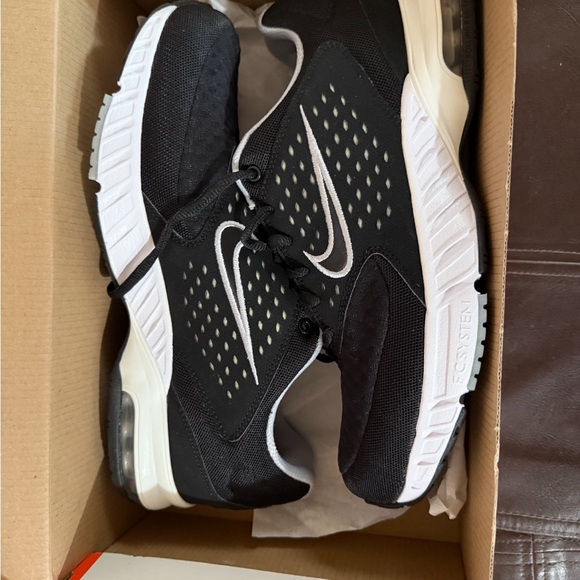 Nike Shoes - New Nike Air Miler Walk 2